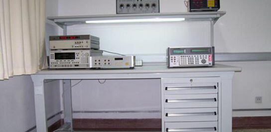 山東大學物理學院--浦豐柜業(yè)工作臺使用案例 山東大學物理學院--浦豐柜業(yè)工作臺使用案例